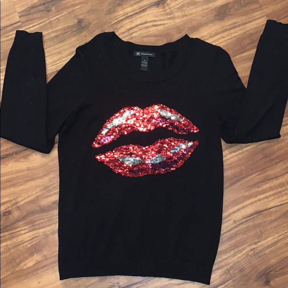 Women’s kiss sweater